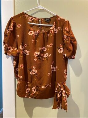 Rust Floral Tie-Hem Women's Top. Size XL